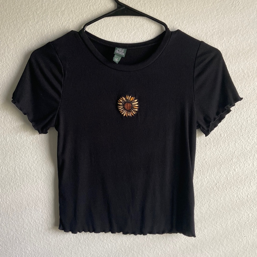 Ribbed Sunflower Cropped Tee